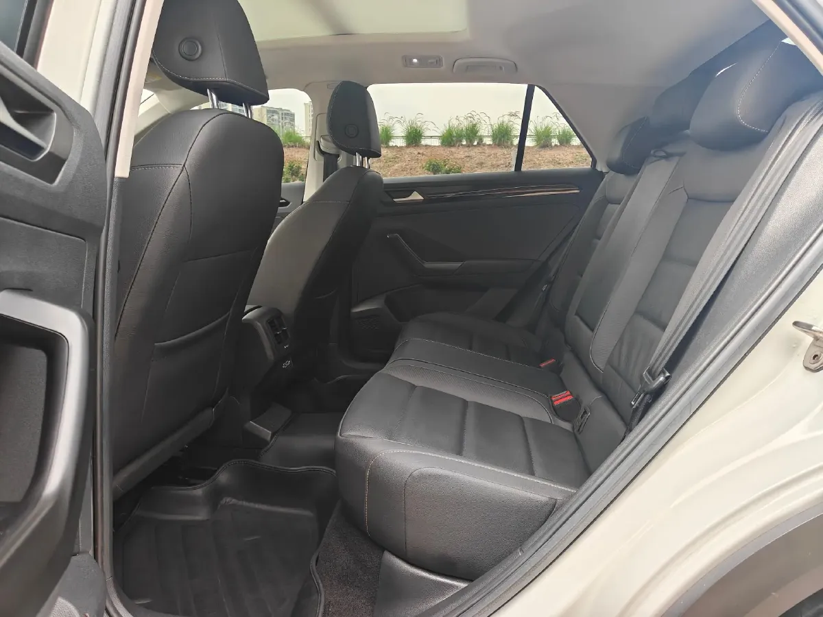 2022 Volkswagen T-Roc 1.4T 150HP L4 7DCT,autocango,china used car exporter,china ev exporter,chinese used car exporter,chinese used ev exporter