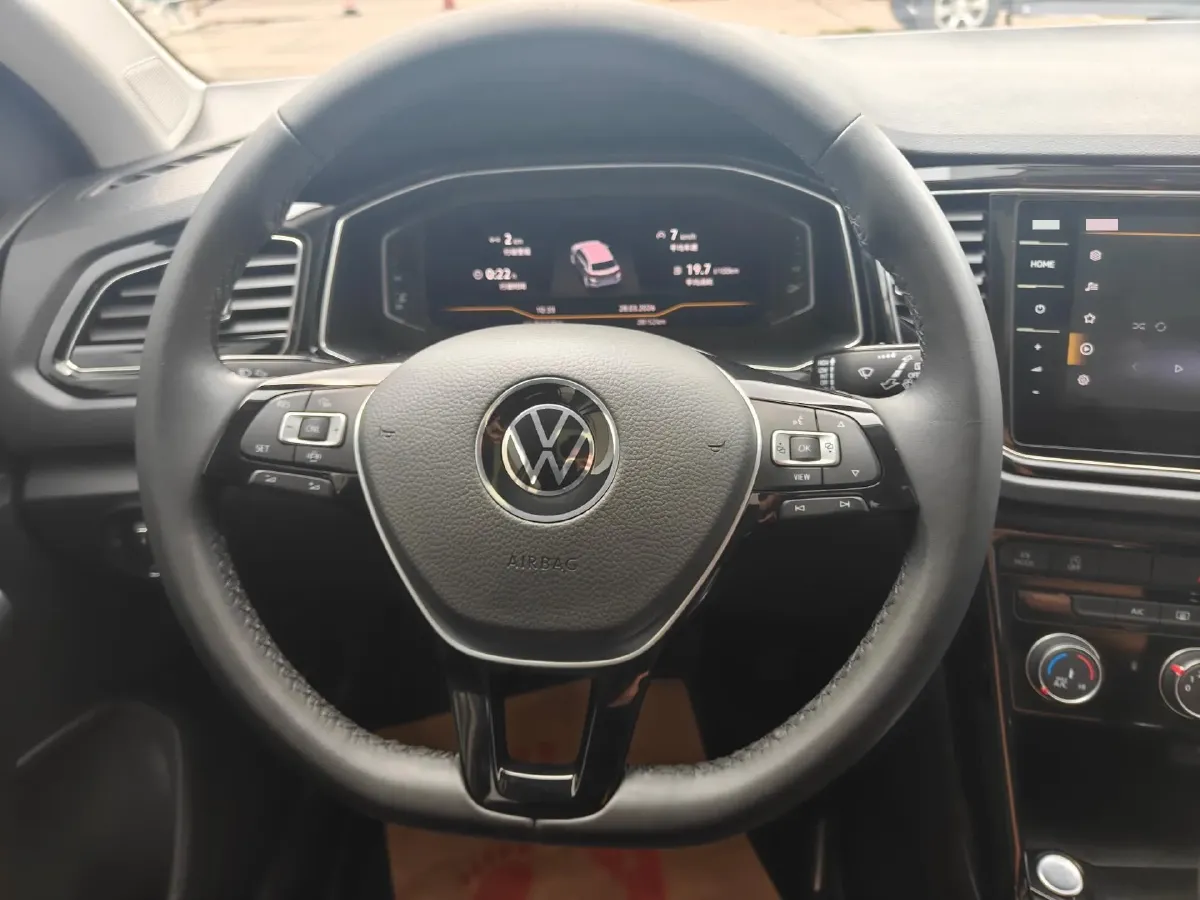 2022 Volkswagen T-Roc 1.4T 150HP L4 7DCT,autocango,china used car exporter,china ev exporter,chinese used car exporter,chinese used ev exporter