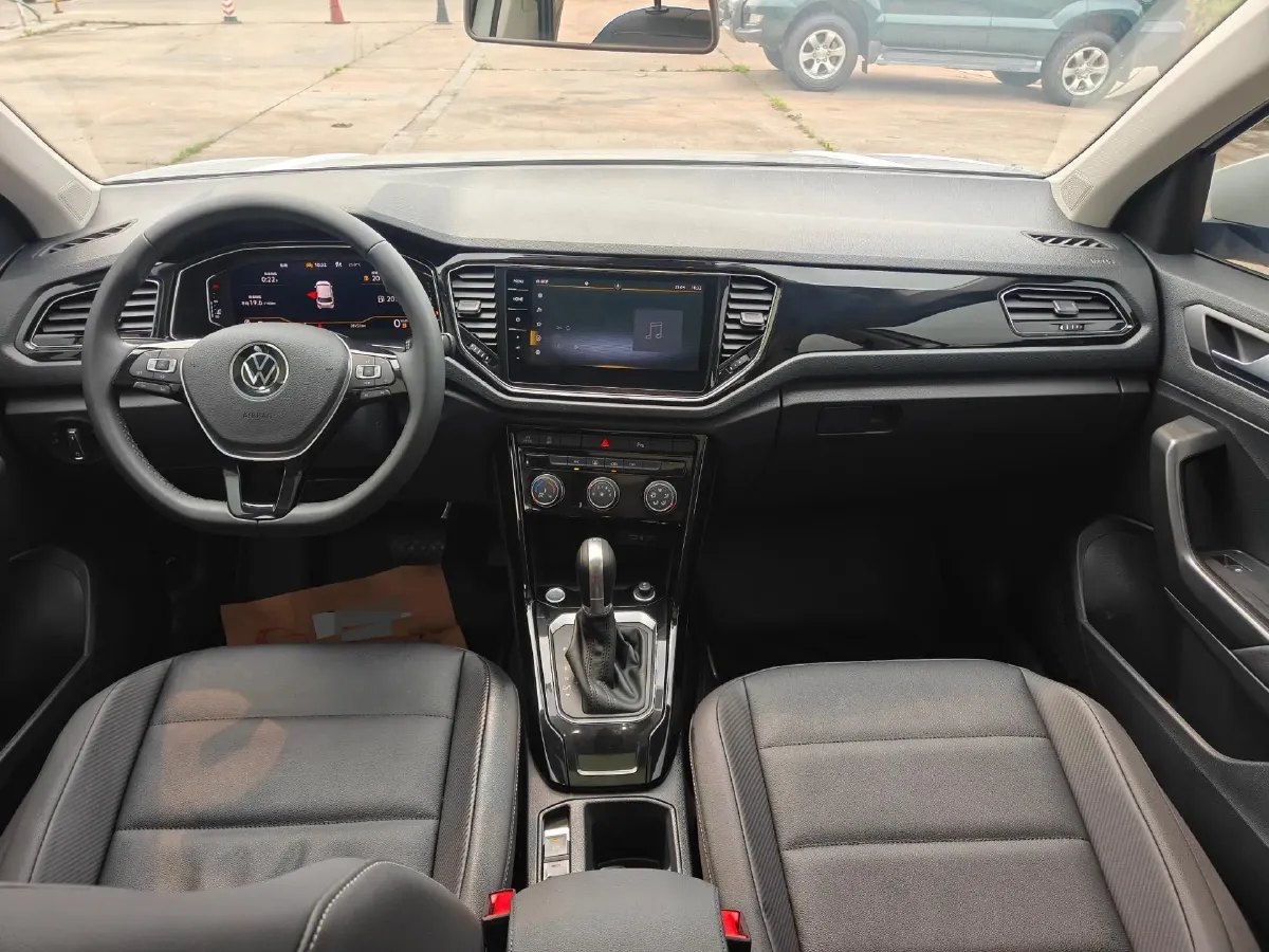 2022 Volkswagen T-Roc 1.4T 150HP L4 7DCT,autocango,china used car exporter,china ev exporter,chinese used car exporter,chinese used ev exporter