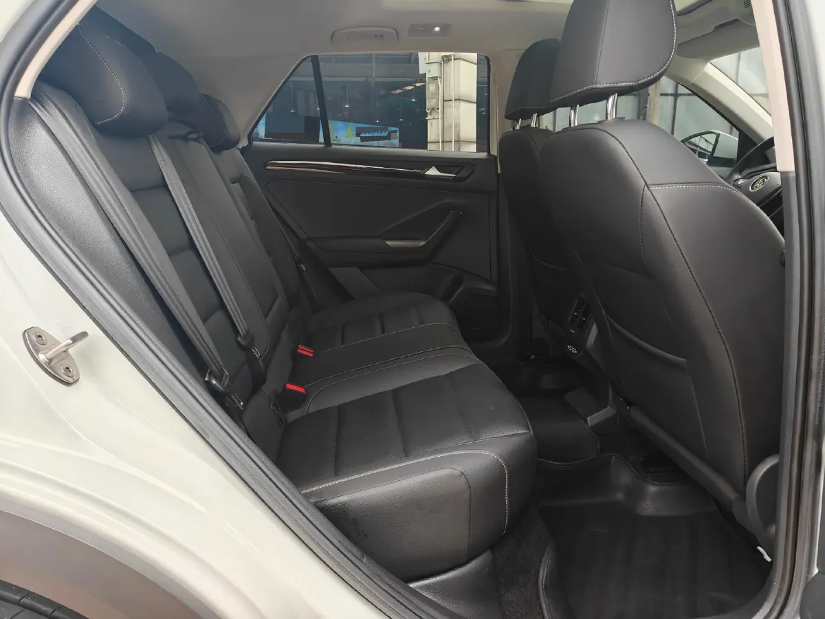 2022 Volkswagen T-Roc 1.4T 150HP L4 7DCT,autocango,china used car exporter,china ev exporter,chinese used car exporter,chinese used ev exporter