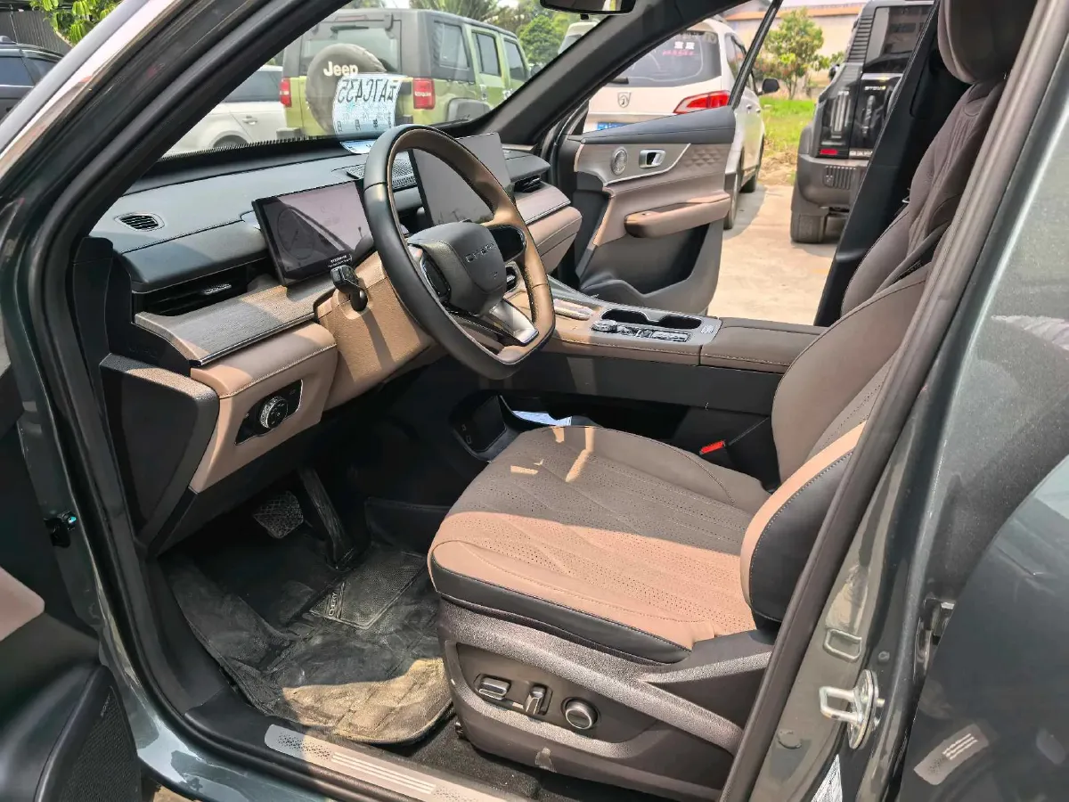 2025 Chery Tiggo 8 Plus 1.6T 197HP L4 7DCT,autocango,china used car exporter,china ev exporter,chinese used car exporter,chinese used ev exporter