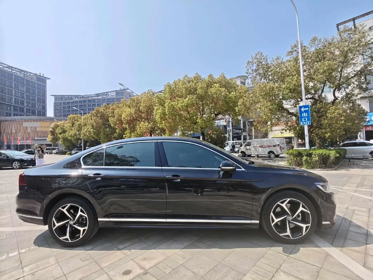 2023 Volkswagen Magotan 2.0T 186HP L4 7DCT,autocango,china used car exporter,china ev exporter,chinese used car exporter,chinese used ev exporter