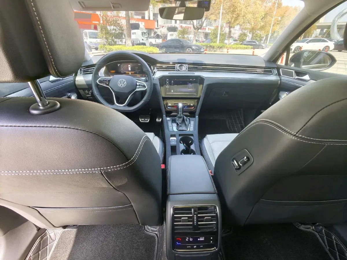 2023 Volkswagen Magotan 2.0T 186HP L4 7DCT,autocango,china used car exporter,china ev exporter,chinese used car exporter,chinese used ev exporter