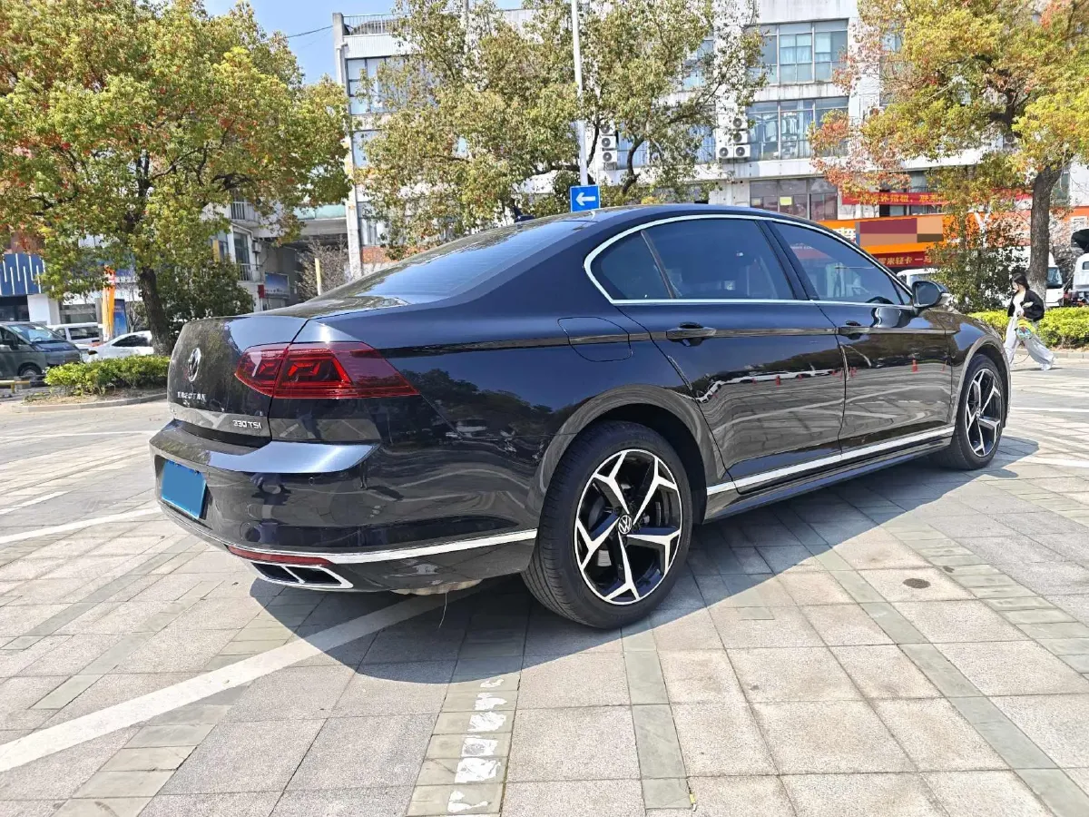2023 Volkswagen Magotan 2.0T 186HP L4 7DCT,autocango,china used car exporter,china ev exporter,chinese used car exporter,chinese used ev exporter