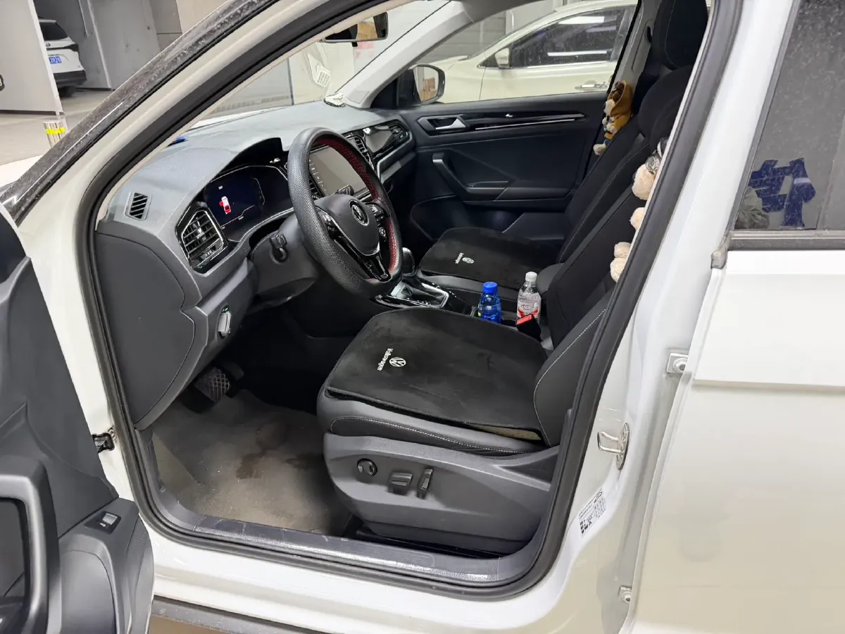 2022 Volkswagen T-Roc 1.4T 150HP L4 7DCT,autocango,china used car exporter,china ev exporter,chinese used car exporter,chinese used ev exporter