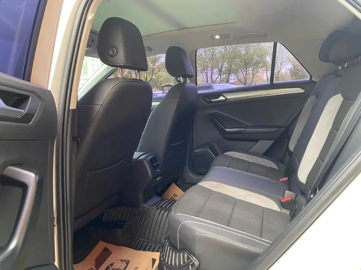 2019 Volkswagen T-Roc 1.4T 131HP L4 7DCT,autocango,china used car exporter,china ev exporter,chinese used car exporter,chinese used ev exporter