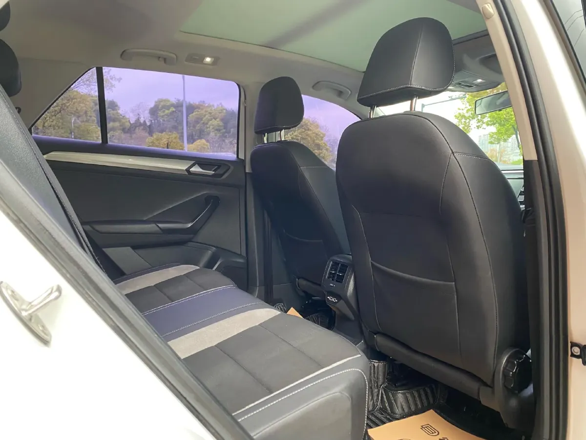 2019 Volkswagen T-Roc 1.4T 131HP L4 7DCT,autocango,china used car exporter,china ev exporter,chinese used car exporter,chinese used ev exporter