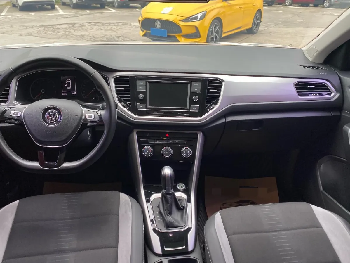 2019 Volkswagen T-Roc 1.4T 131HP L4 7DCT,autocango,china used car exporter,china ev exporter,chinese used car exporter,chinese used ev exporter