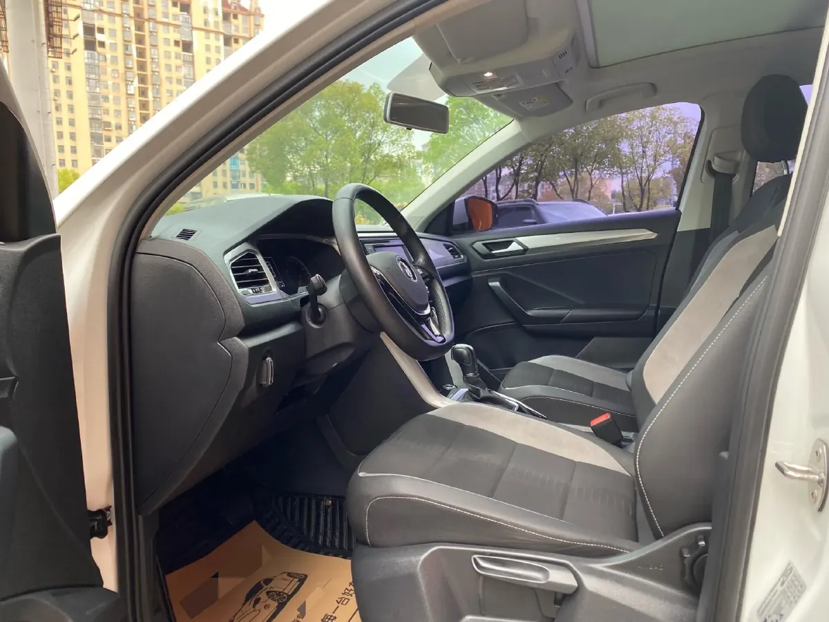 2019 Volkswagen T-Roc 1.4T 131HP L4 7DCT,autocango,china used car exporter,china ev exporter,chinese used car exporter,chinese used ev exporter