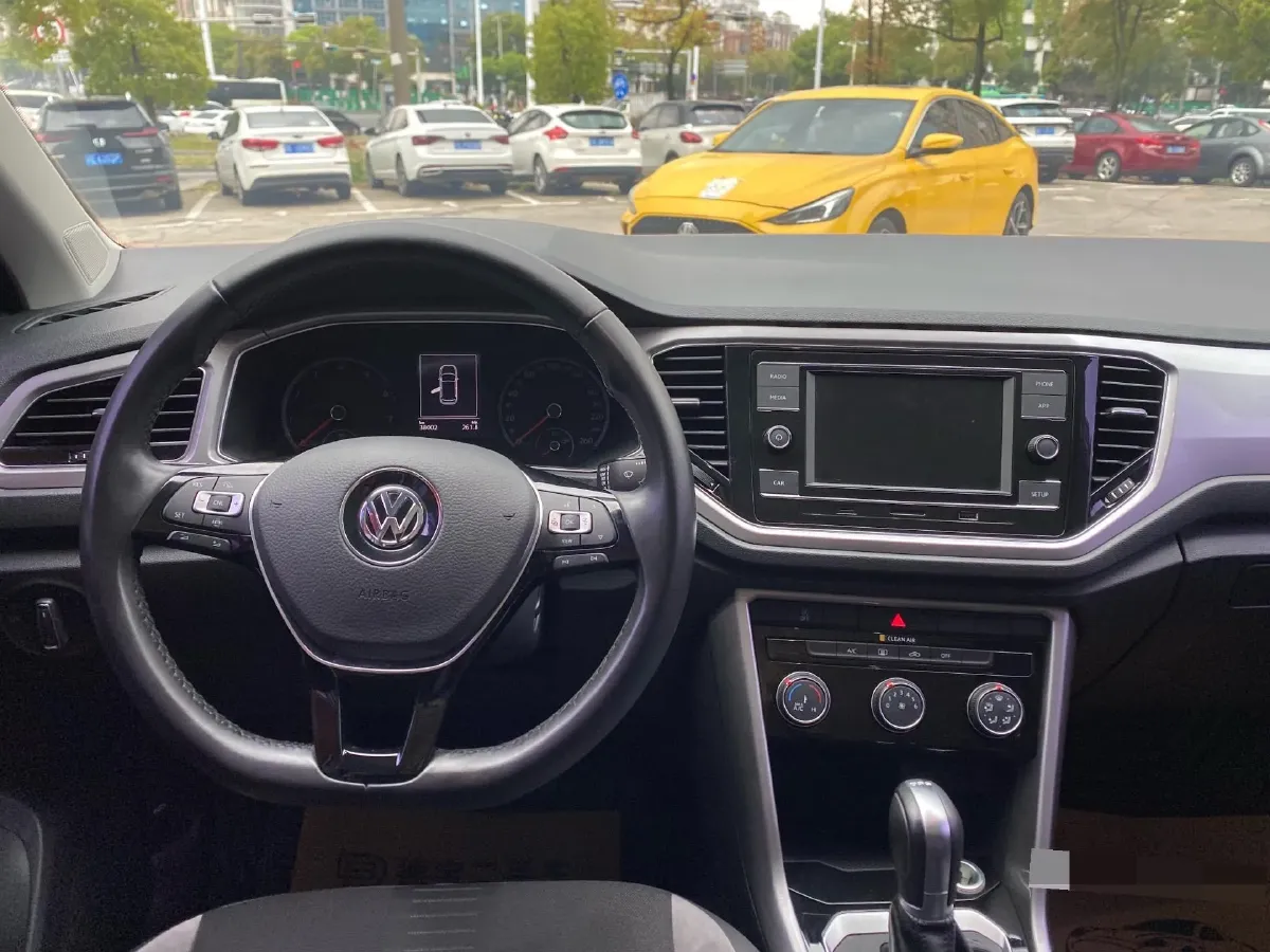 2019 Volkswagen T-Roc 1.4T 131HP L4 7DCT,autocango,china used car exporter,china ev exporter,chinese used car exporter,chinese used ev exporter