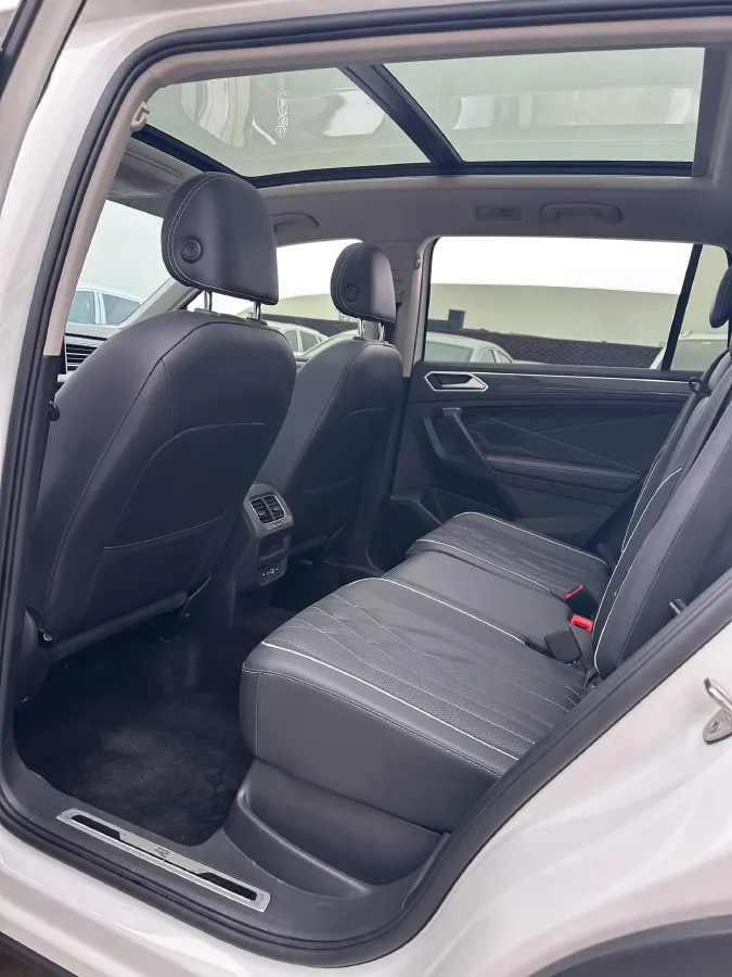 2024 Volkswagen Tiguan L 2.0T 186HP L4 7DCT,autocango,china used car exporter,china ev exporter,chinese used car exporter,chinese used ev exporter