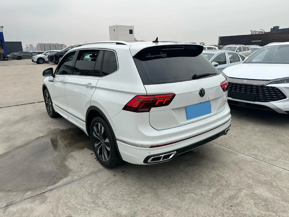 2024 Volkswagen Tiguan L 2.0T 186HP L4 7DCT,autocango,china used car exporter,china ev exporter,chinese used car exporter,chinese used ev exporter