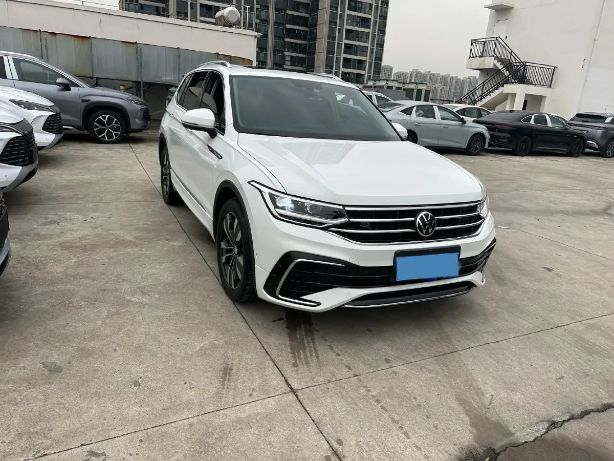 2024 Volkswagen Tiguan L 2.0T 186HP L4 7DCT,autocango,china used car exporter,china ev exporter,chinese used car exporter,chinese used ev exporter