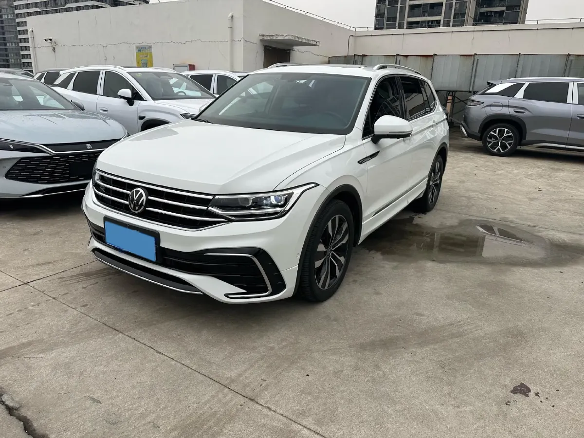 2024 Volkswagen Tiguan L 2.0T 186HP L4 7DCT,autocango,china used car exporter,china ev exporter,chinese used car exporter,chinese used ev exporter