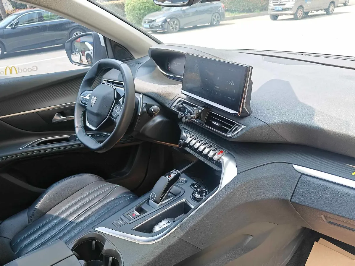 2023 Peugeot 5008 1.8T 211HP L4 8AT,autocango,china used car exporter,china ev exporter,chinese used car exporter,chinese used ev exporter