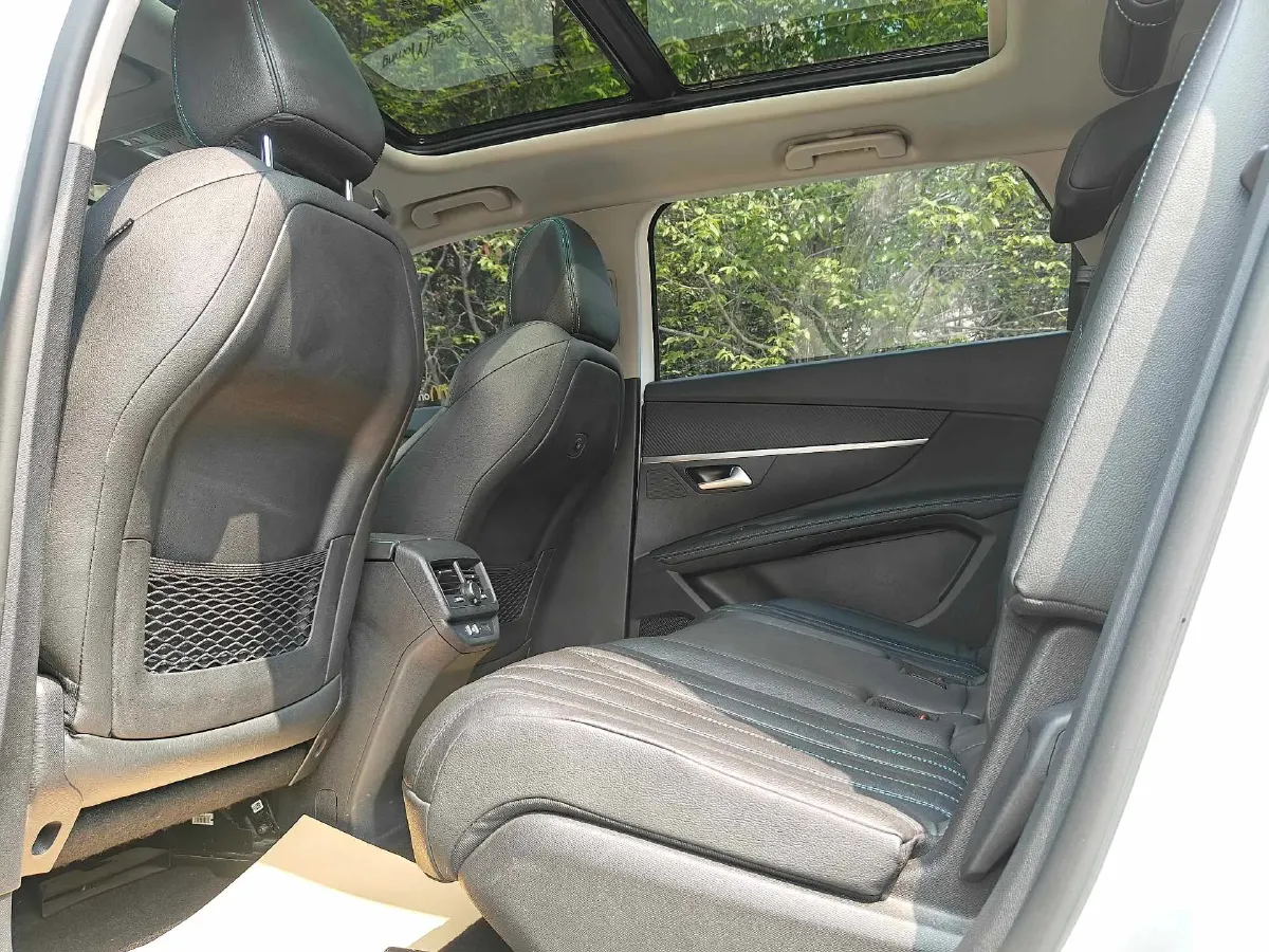 2023 Peugeot 5008 1.8T 211HP L4 8AT,autocango,china used car exporter,china ev exporter,chinese used car exporter,chinese used ev exporter