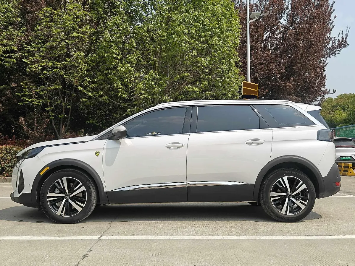 2023 Peugeot 5008 1.8T 211HP L4 8AT,autocango,china used car exporter,china ev exporter,chinese used car exporter,chinese used ev exporter