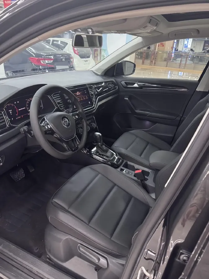 2020 Volkswagen T-Roc 1.4T 150HP L4 7DCT,autocango,china used car exporter,china ev exporter,chinese used car exporter,chinese used ev exporter