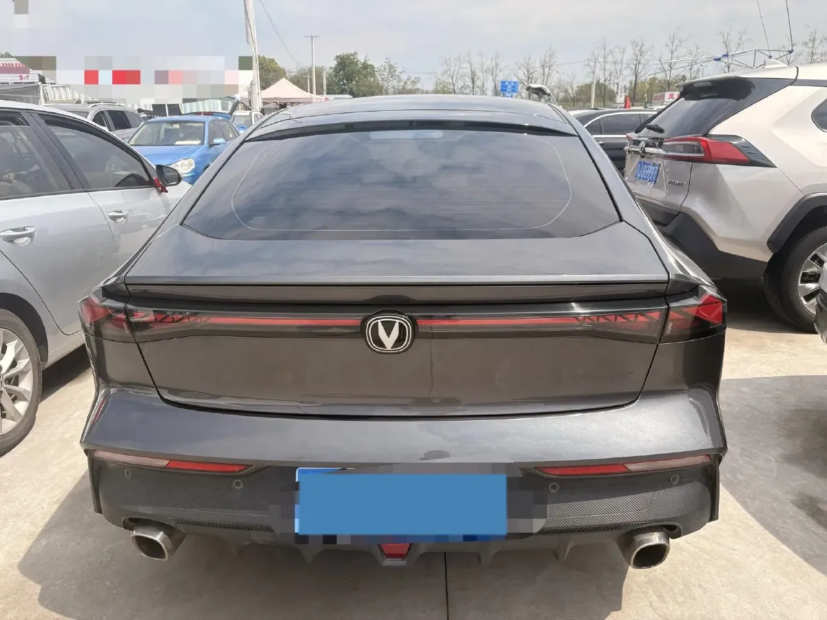 2022 ChangAn UNI-V 1.5T 188HP L4 7DCT,autocango,china used car exporter,china ev exporter,chinese used car exporter,chinese used ev exporter