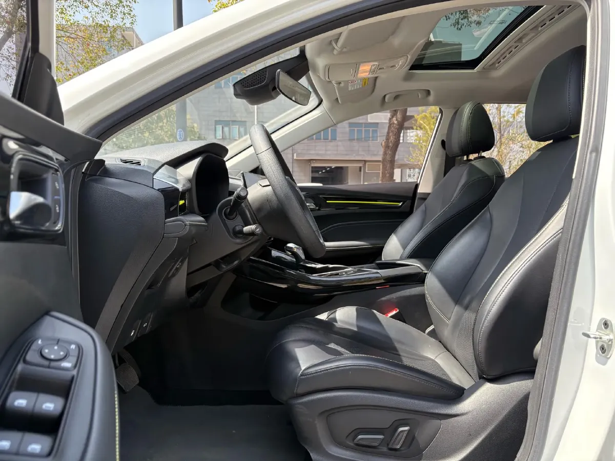 2021 Roewe i5 1.5L 120HP L4 CVT,autocango,china used car exporter,china ev exporter,chinese used car exporter,chinese used ev exporter