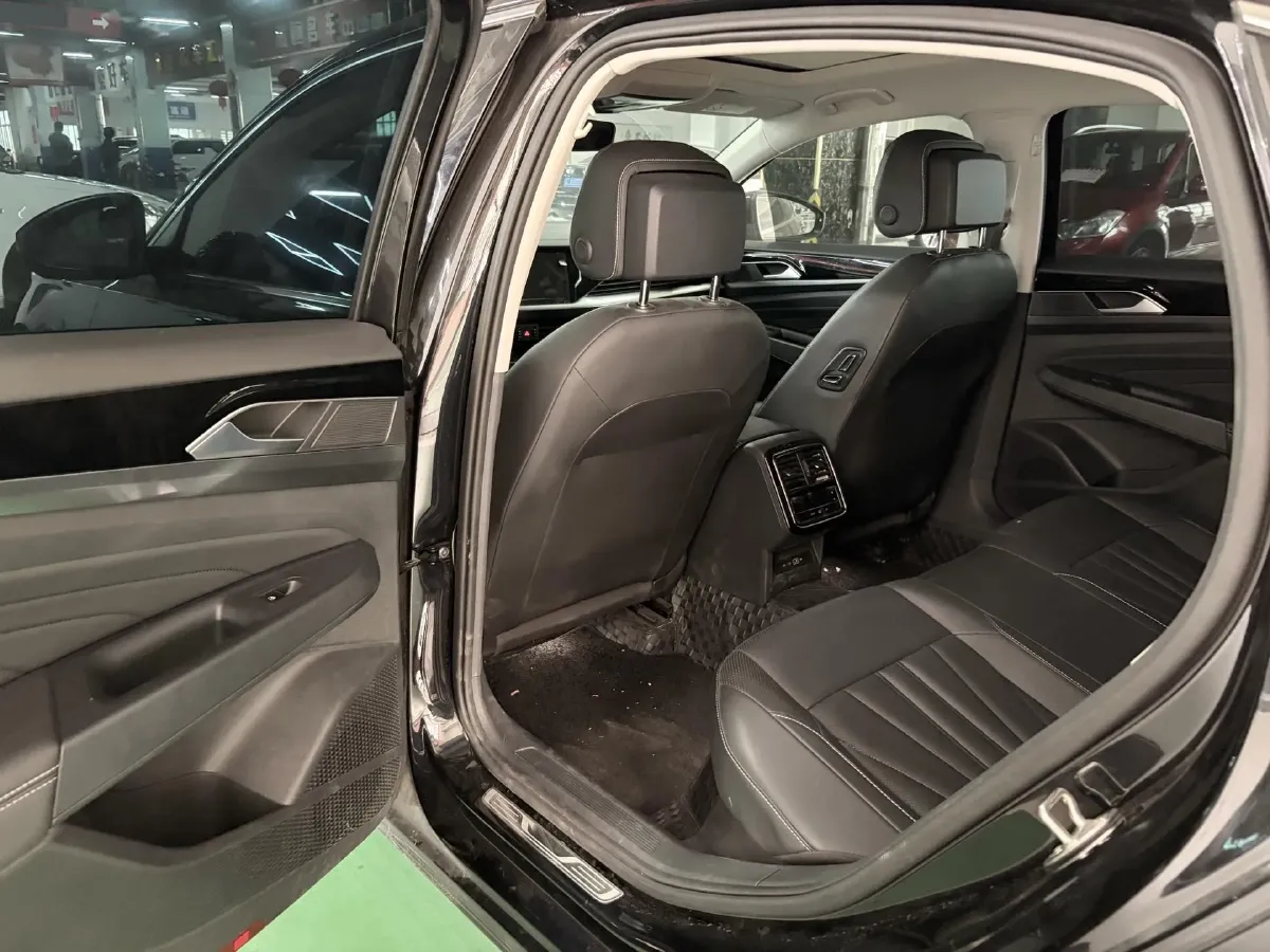 2024 Volkswagen Passat 2.0T 220HP L4 7DCT,autocango,china used car exporter,china ev exporter,chinese used car exporter,chinese used ev exporter