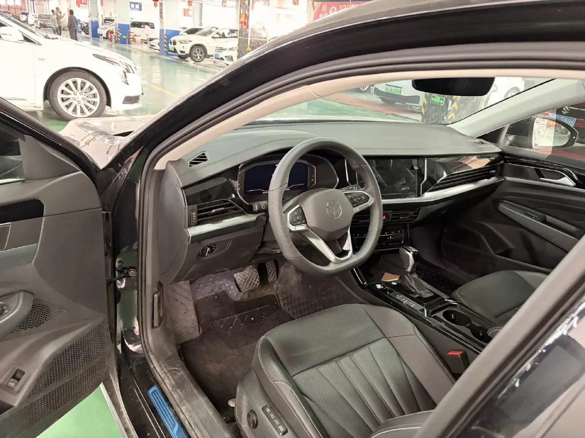 2024 Volkswagen Passat 2.0T 220HP L4 7DCT,autocango,china used car exporter,china ev exporter,chinese used car exporter,chinese used ev exporter