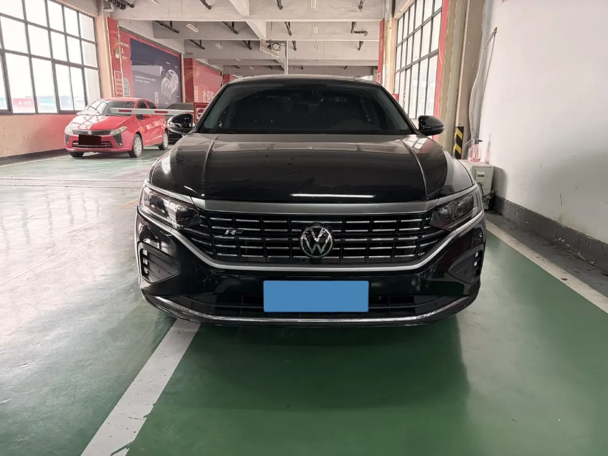 2024 Volkswagen Passat 2.0T 220HP L4 7DCT,autocango,china used car exporter,china ev exporter,chinese used car exporter,chinese used ev exporter