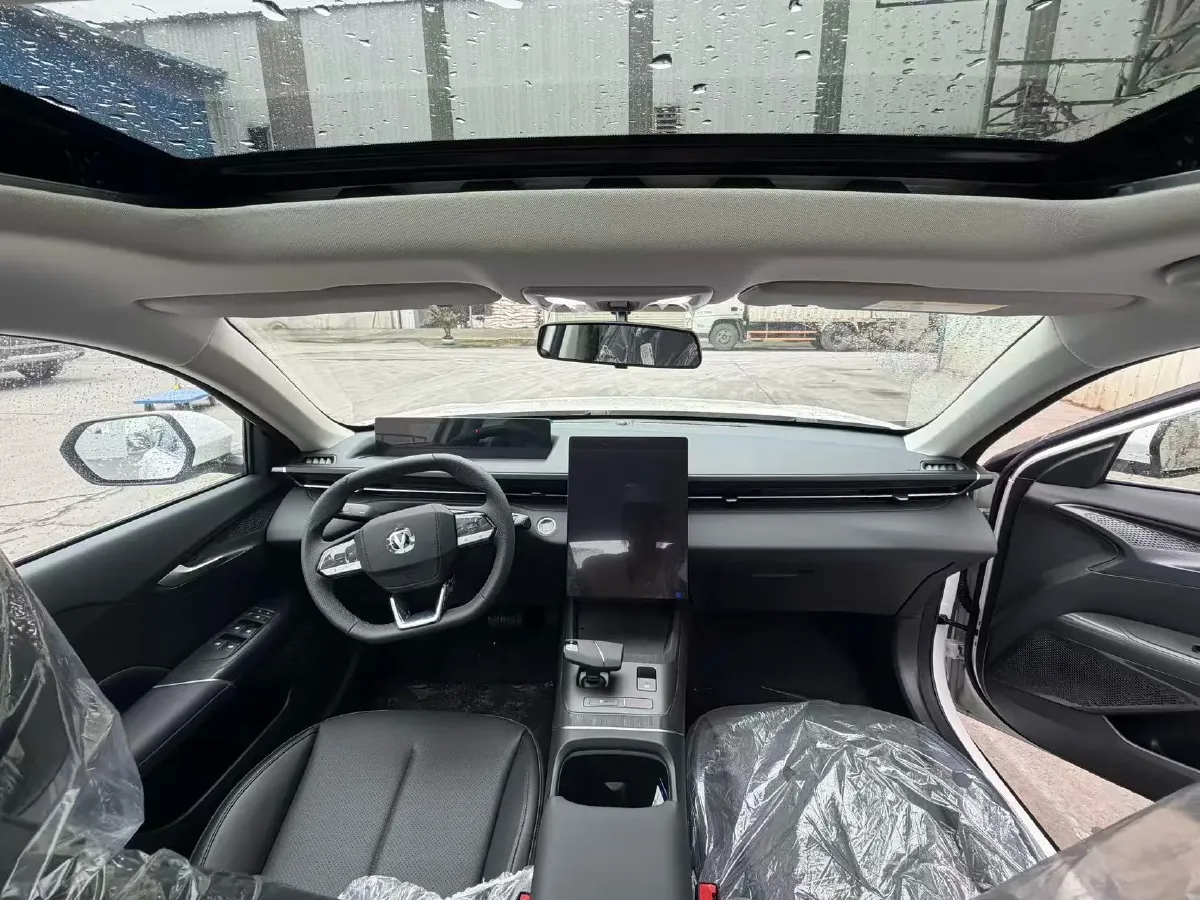 2022 ChangAn Raeton CC 1.5T 188HP L4 7DCT,autocango,china used car exporter,china ev exporter,chinese used car exporter,chinese used ev exporter