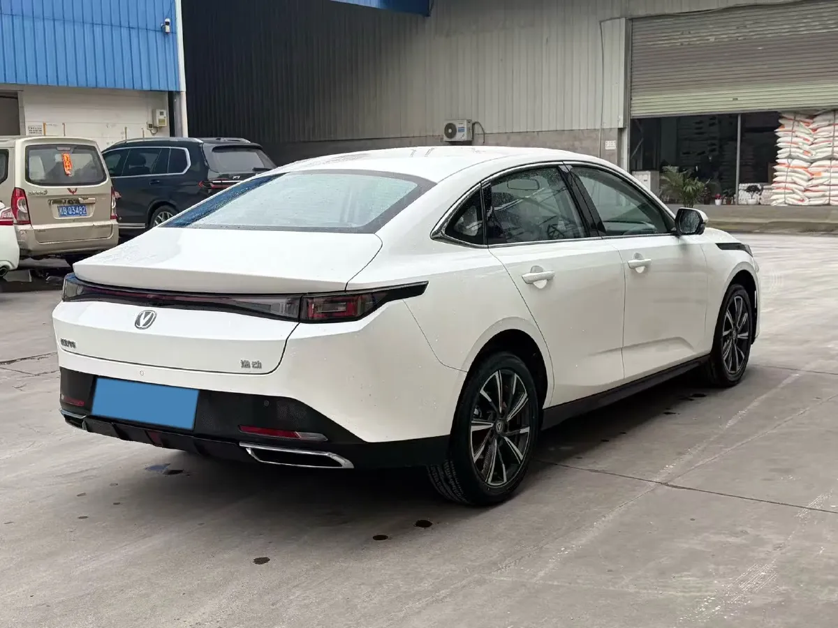 2022 ChangAn Raeton CC 1.5T 188HP L4 7DCT,autocango,china used car exporter,china ev exporter,chinese used car exporter,chinese used ev exporter