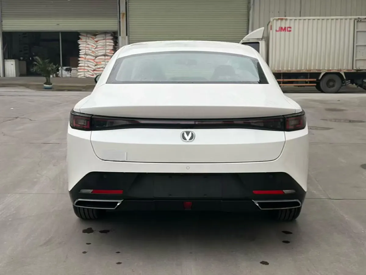 2022 ChangAn Raeton CC 1.5T 188HP L4 7DCT,autocango,china used car exporter,china ev exporter,chinese used car exporter,chinese used ev exporter