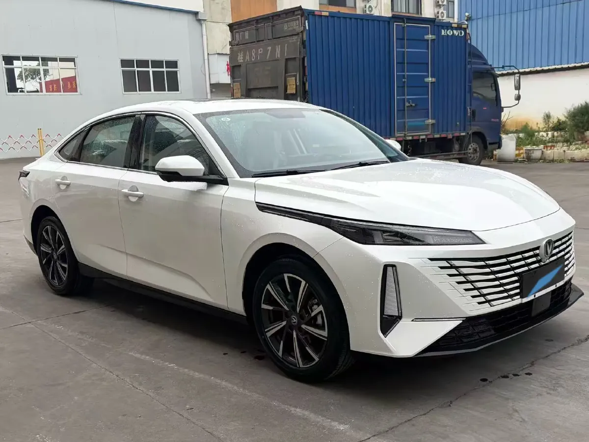 2022 ChangAn Raeton CC 1.5T 188HP L4 7DCT,autocango,china used car exporter,china ev exporter,chinese used car exporter,chinese used ev exporter