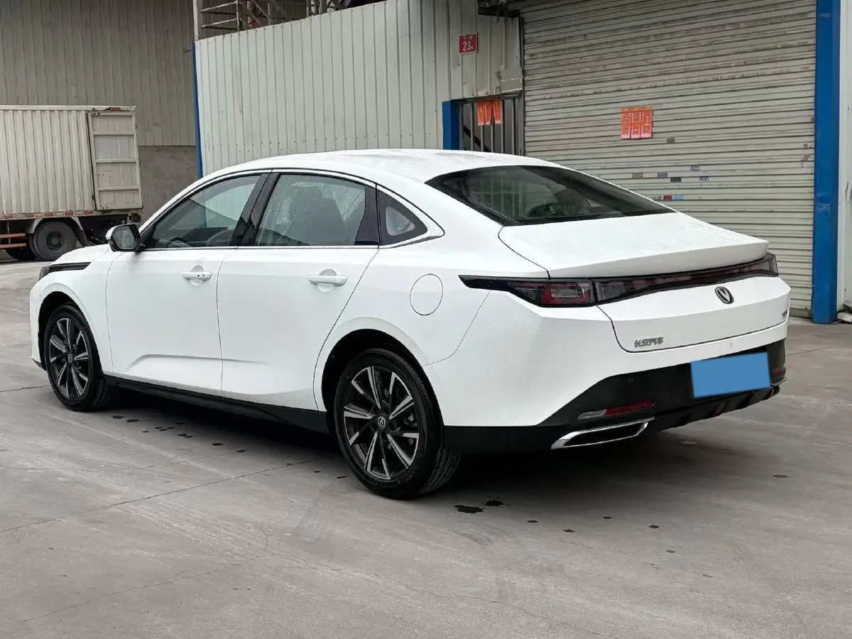 2022 ChangAn Raeton CC 1.5T 188HP L4 7DCT,autocango,china used car exporter,china ev exporter,chinese used car exporter,chinese used ev exporter