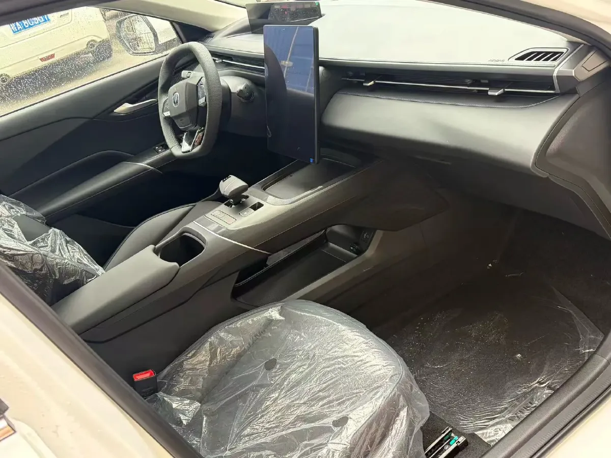 2022 ChangAn Raeton CC 1.5T 188HP L4 7DCT,autocango,china used car exporter,china ev exporter,chinese used car exporter,chinese used ev exporter