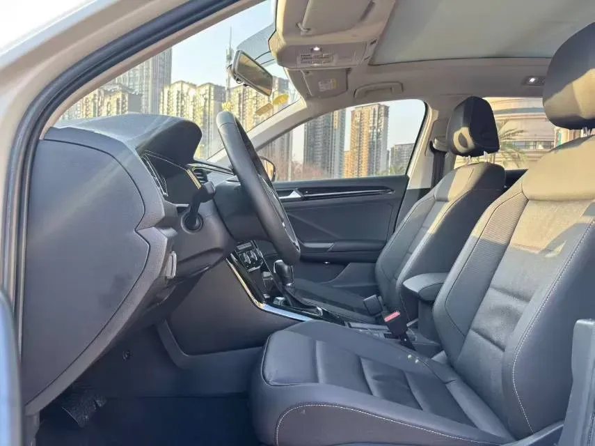 2021 Volkswagen T-Roc 1.4T 150HP L4 7DCT,autocango,china used car exporter,china ev exporter,chinese used car exporter,chinese used ev exporter