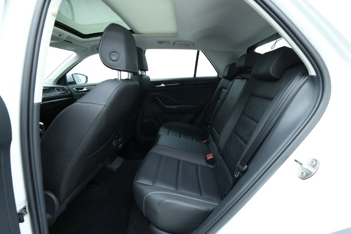 2022 Volkswagen T-Roc 1.4T 150HP L4 7DCT,autocango,china used car exporter,china ev exporter,chinese used car exporter,chinese used ev exporter