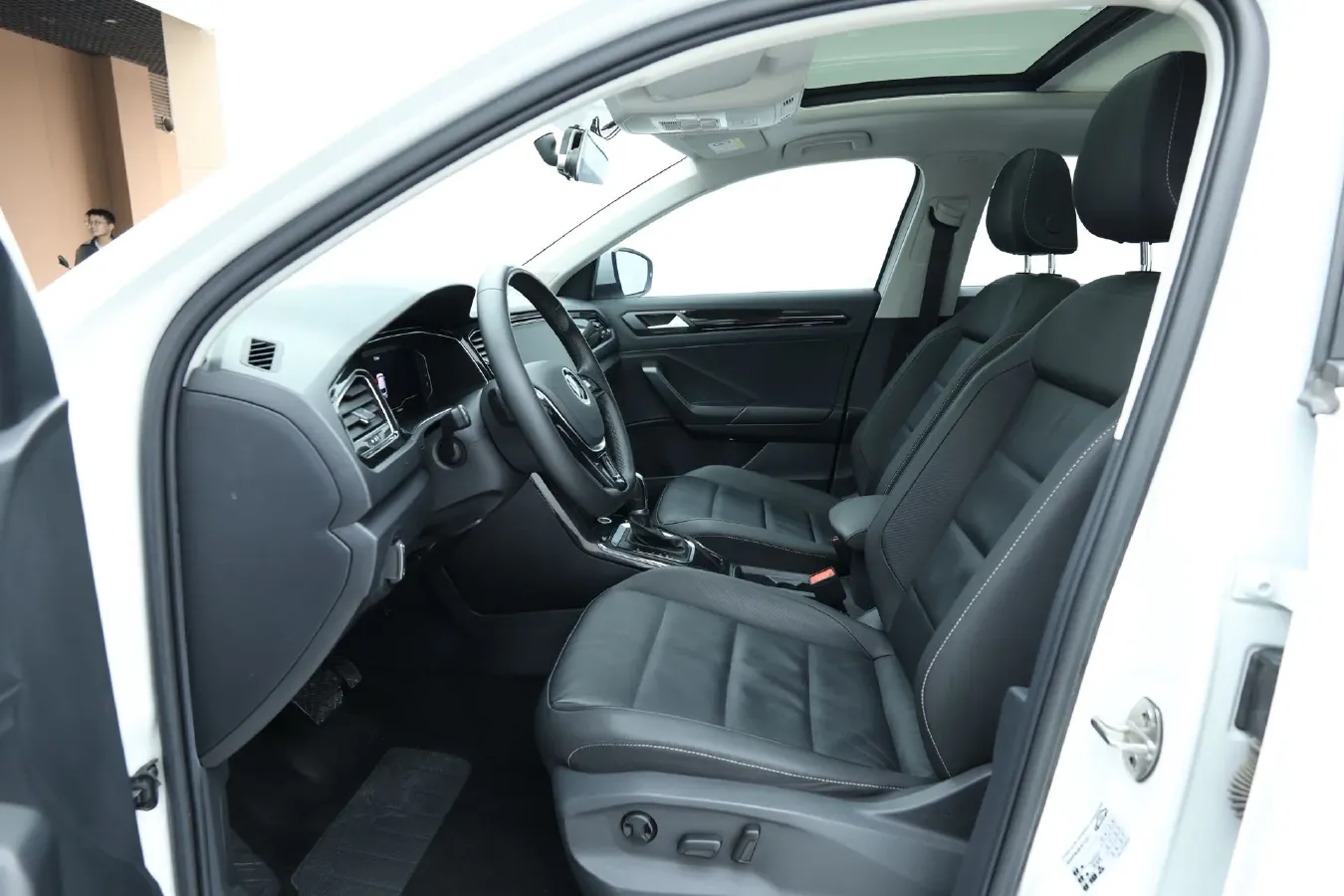 2022 Volkswagen T-Roc 1.4T 150HP L4 7DCT,autocango,china used car exporter,china ev exporter,chinese used car exporter,chinese used ev exporter