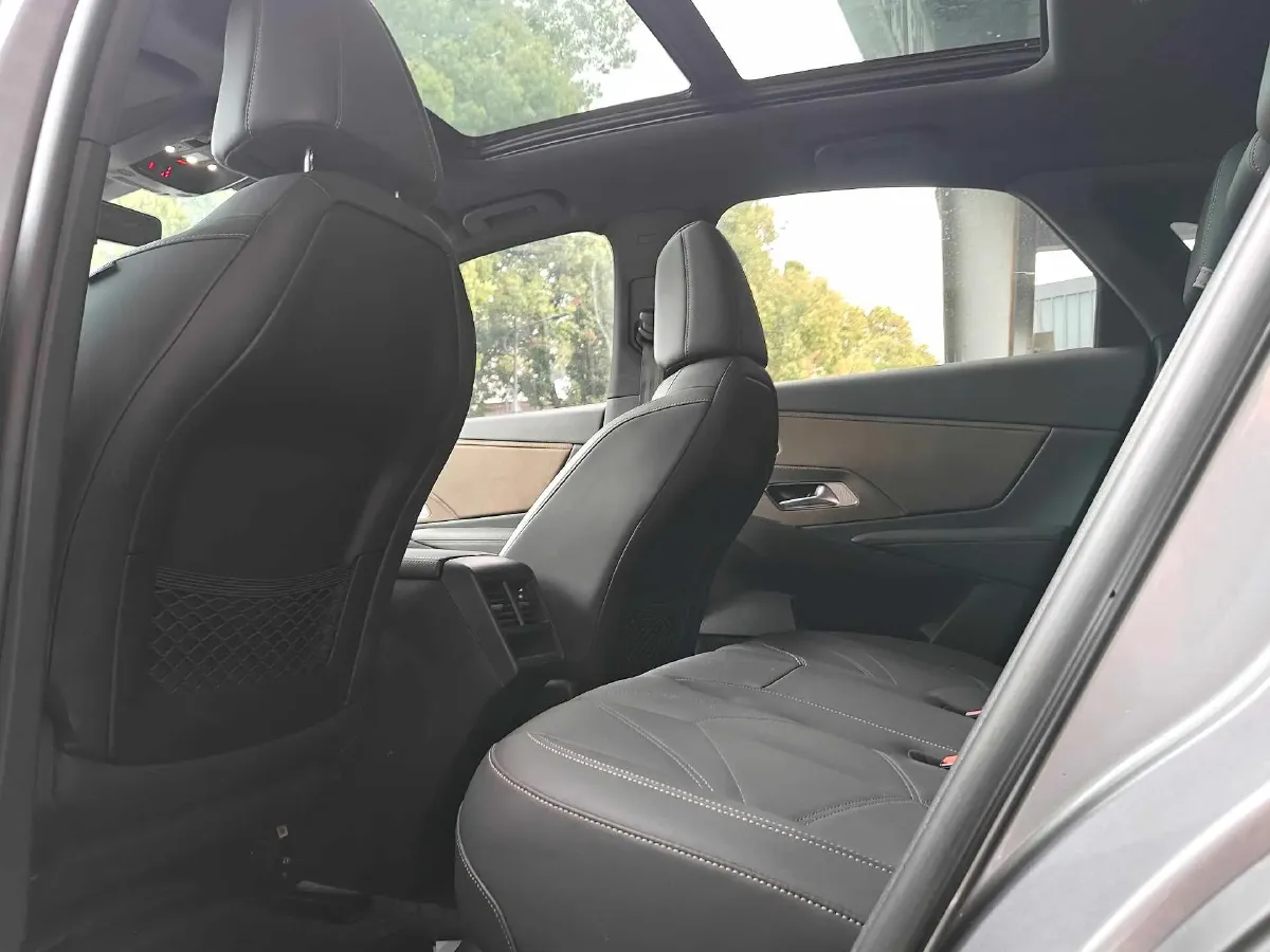 2022 DS 7 1.6T 180HP L4 8AT,autocango,china used car exporter,china ev exporter,chinese used car exporter,chinese used ev exporter