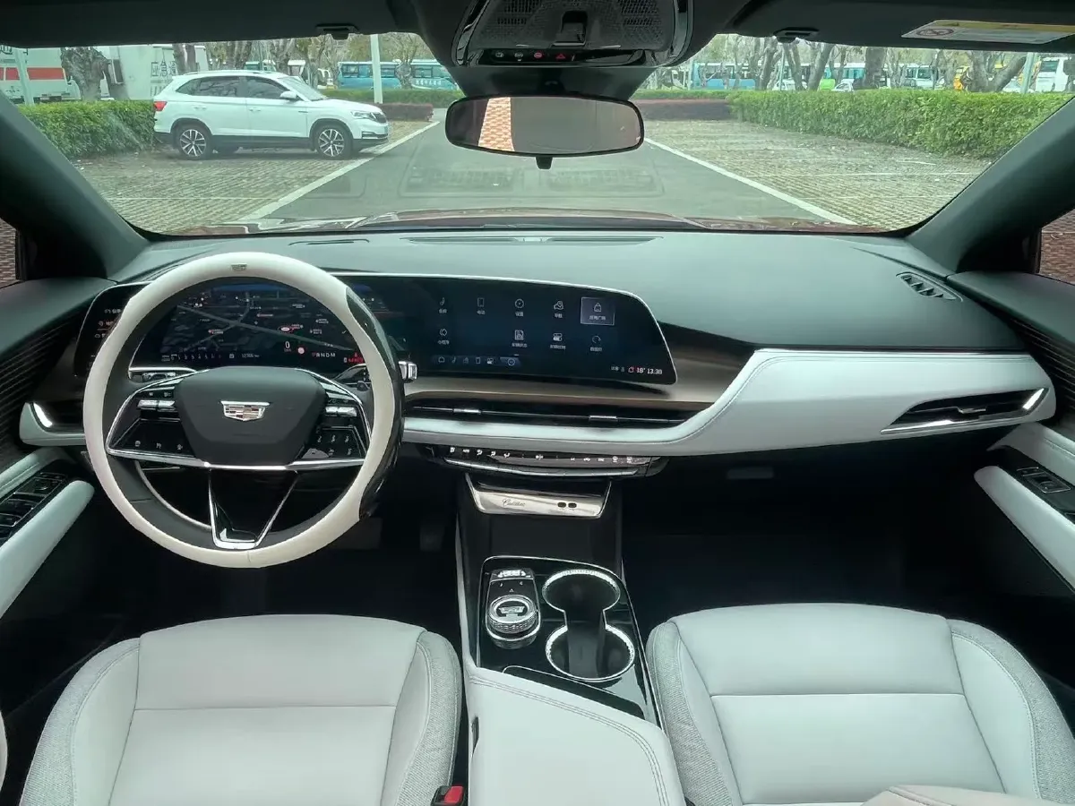 2023 Cadillac GT4 1.5T 211HP L4 9AT,autocango,china used car exporter,china ev exporter,chinese used car exporter,chinese used ev exporter