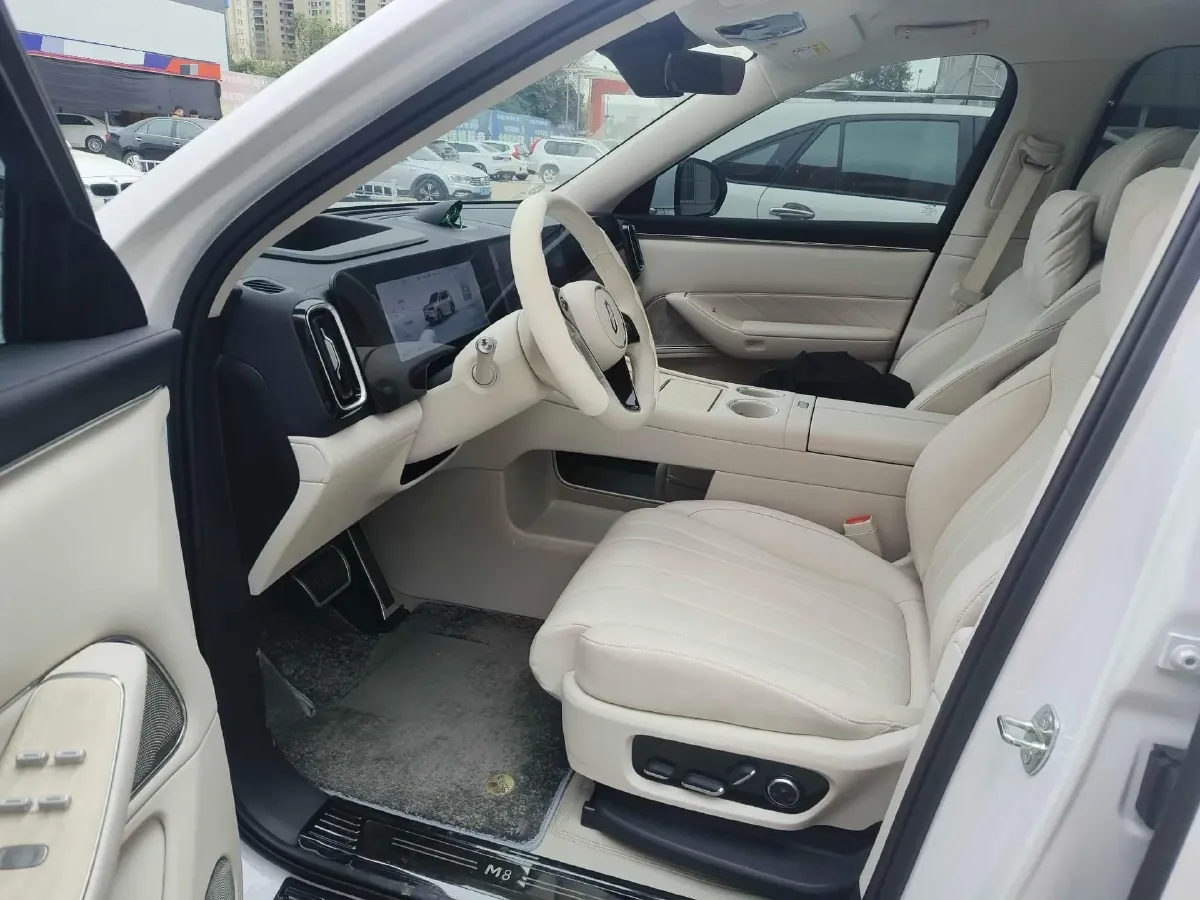 2025 AITO AITO M8 REEV 160HP REEV 53.4KWH,autocango,china used car exporter,china ev exporter,chinese used car exporter,chinese used ev exporter