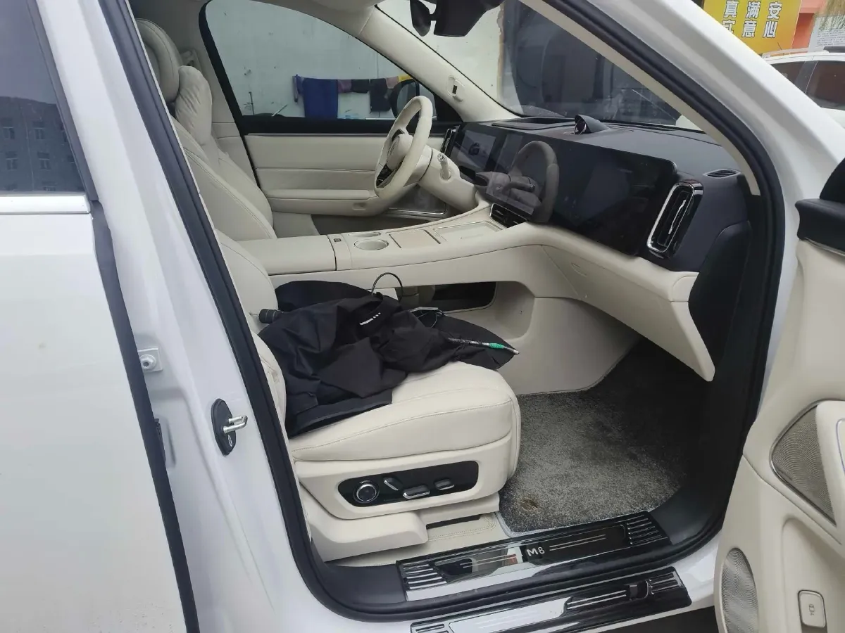 2025 AITO AITO M8 REEV 160HP REEV 53.4KWH,autocango,china used car exporter,china ev exporter,chinese used car exporter,chinese used ev exporter