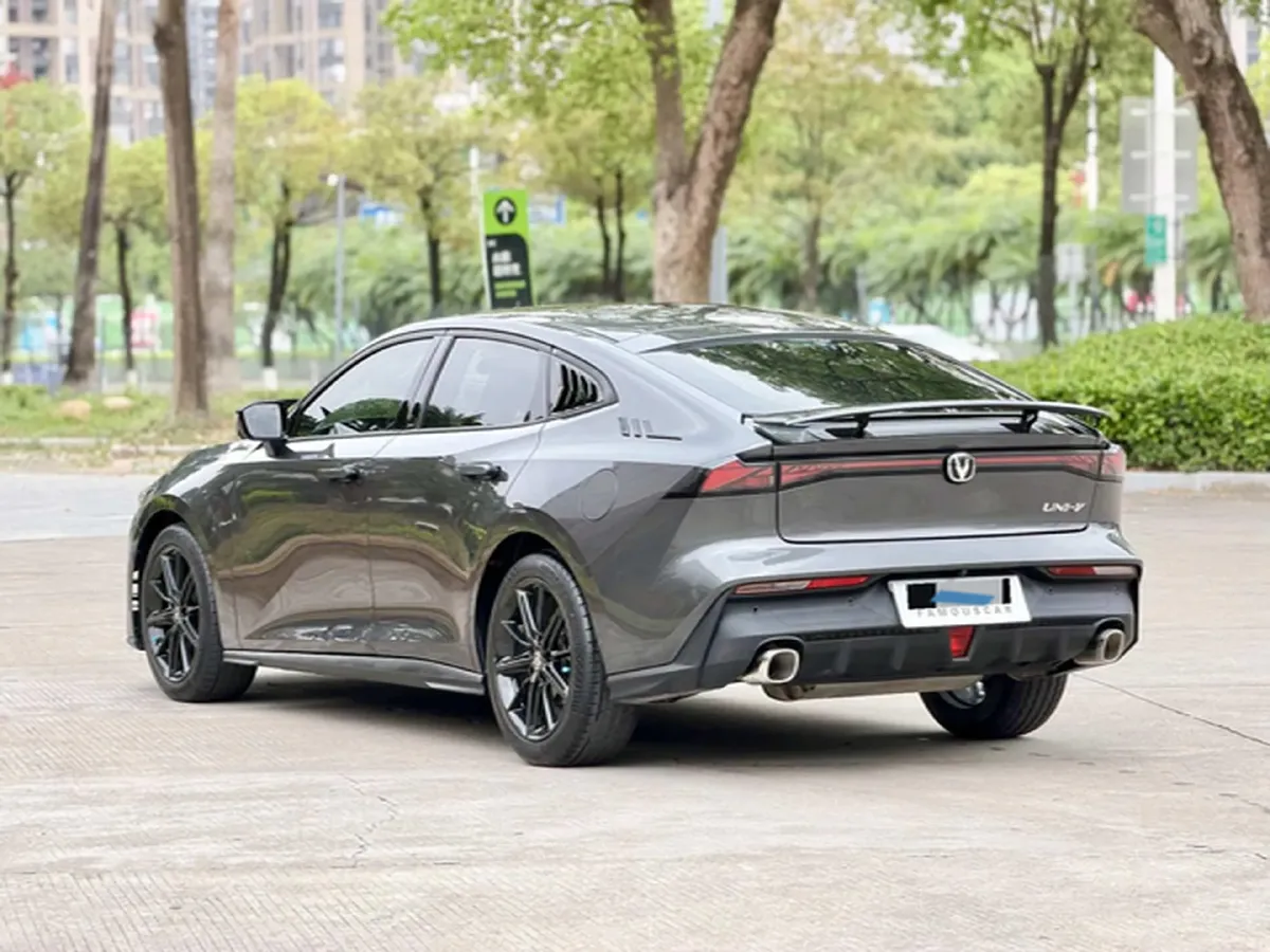 2023 ChangAn UNI-V 1.5T 188HP L4 7DCT,autocango,china used car exporter,china ev exporter,chinese used car exporter,chinese used ev exporter