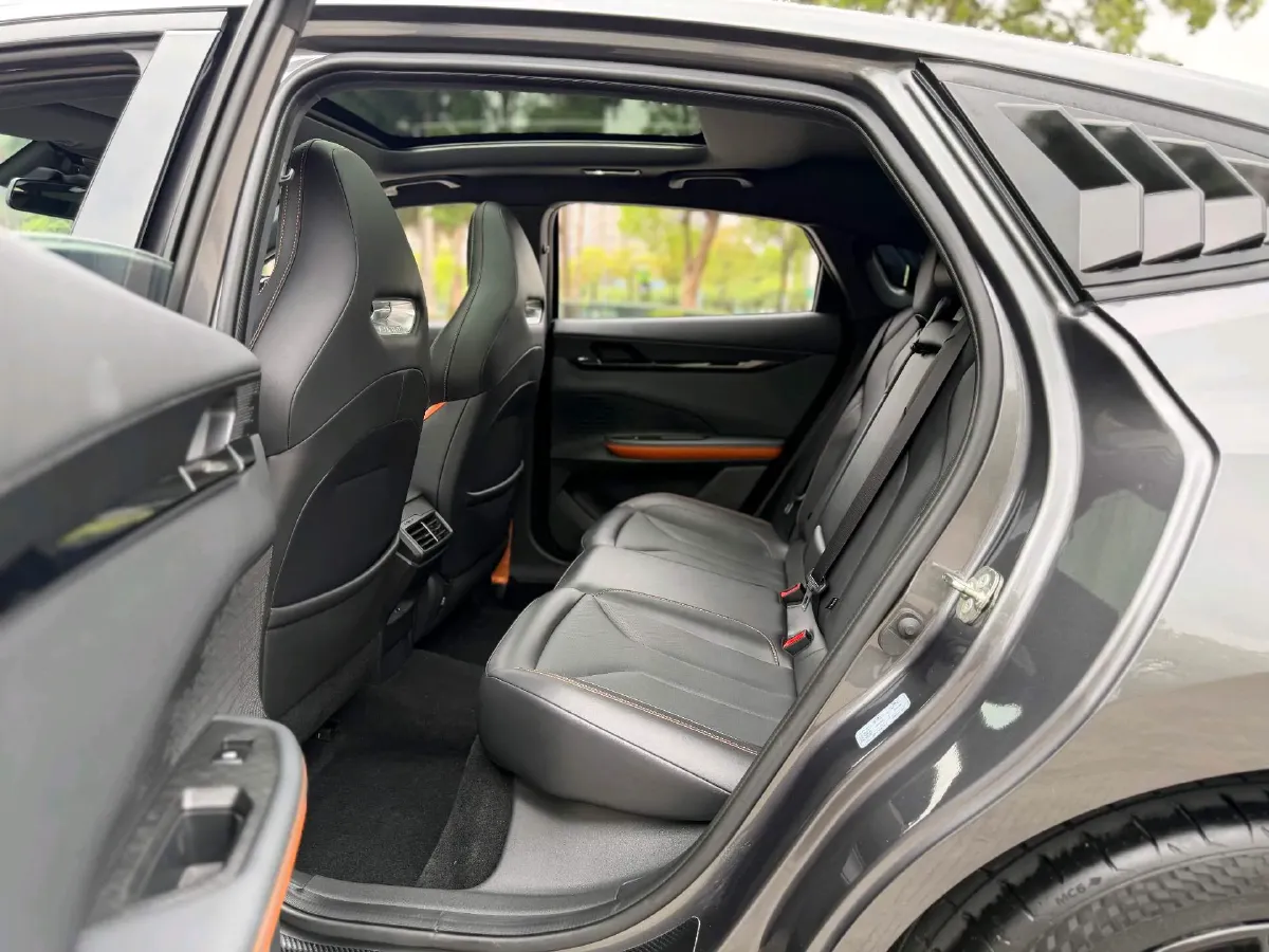 2023 ChangAn UNI-V 1.5T 188HP L4 7DCT,autocango,china used car exporter,china ev exporter,chinese used car exporter,chinese used ev exporter