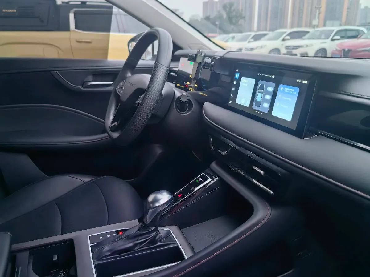 2023 Roewe i5 1.5L 129HP L4 CVT,autocango,china used car exporter,china ev exporter,chinese used car exporter,chinese used ev exporter