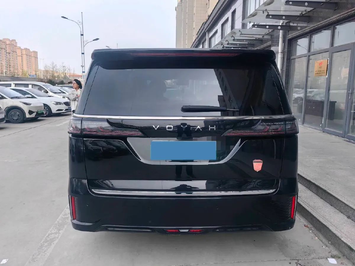 2024 Voyah Dream 1.5T 150HP L4 PHEV 43KWH,autocango,china used car exporter,china ev exporter,chinese used car exporter,chinese used ev exporter