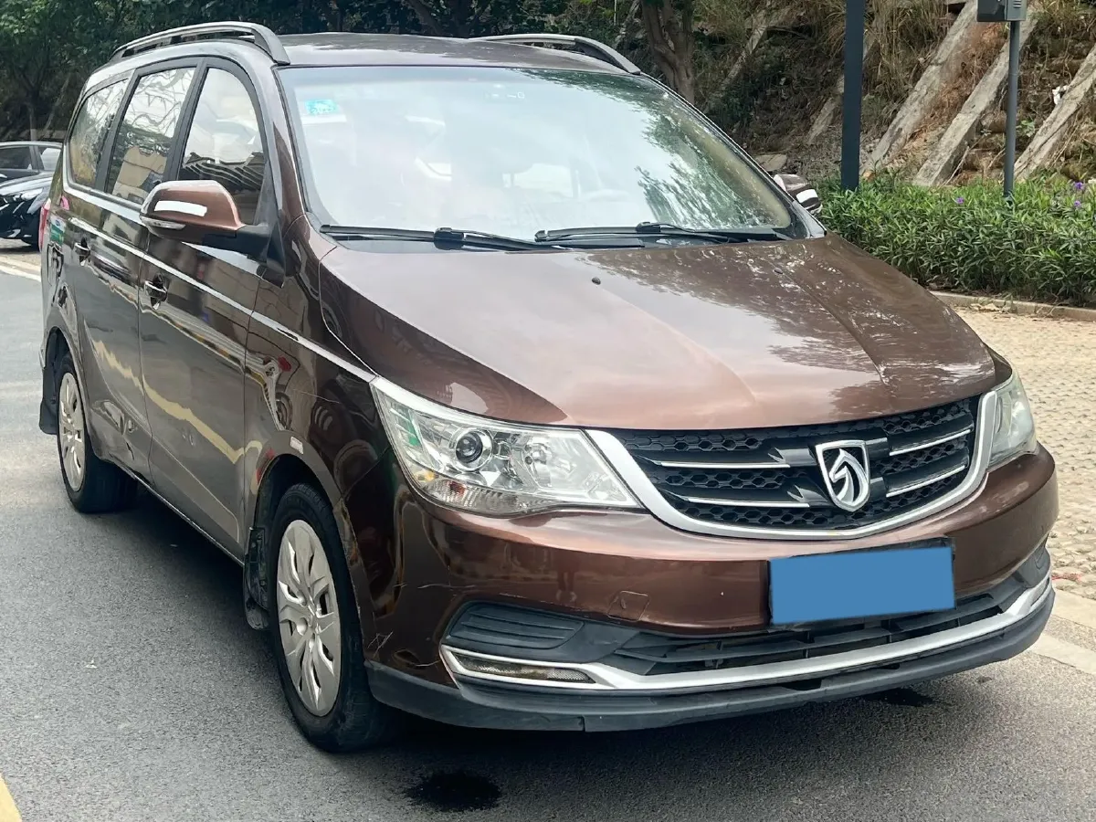 2019 BaoJun 730 1.5L 105HP L4 6MT,autocango,china used car exporter,china ev exporter,chinese used car exporter,chinese used ev exporter