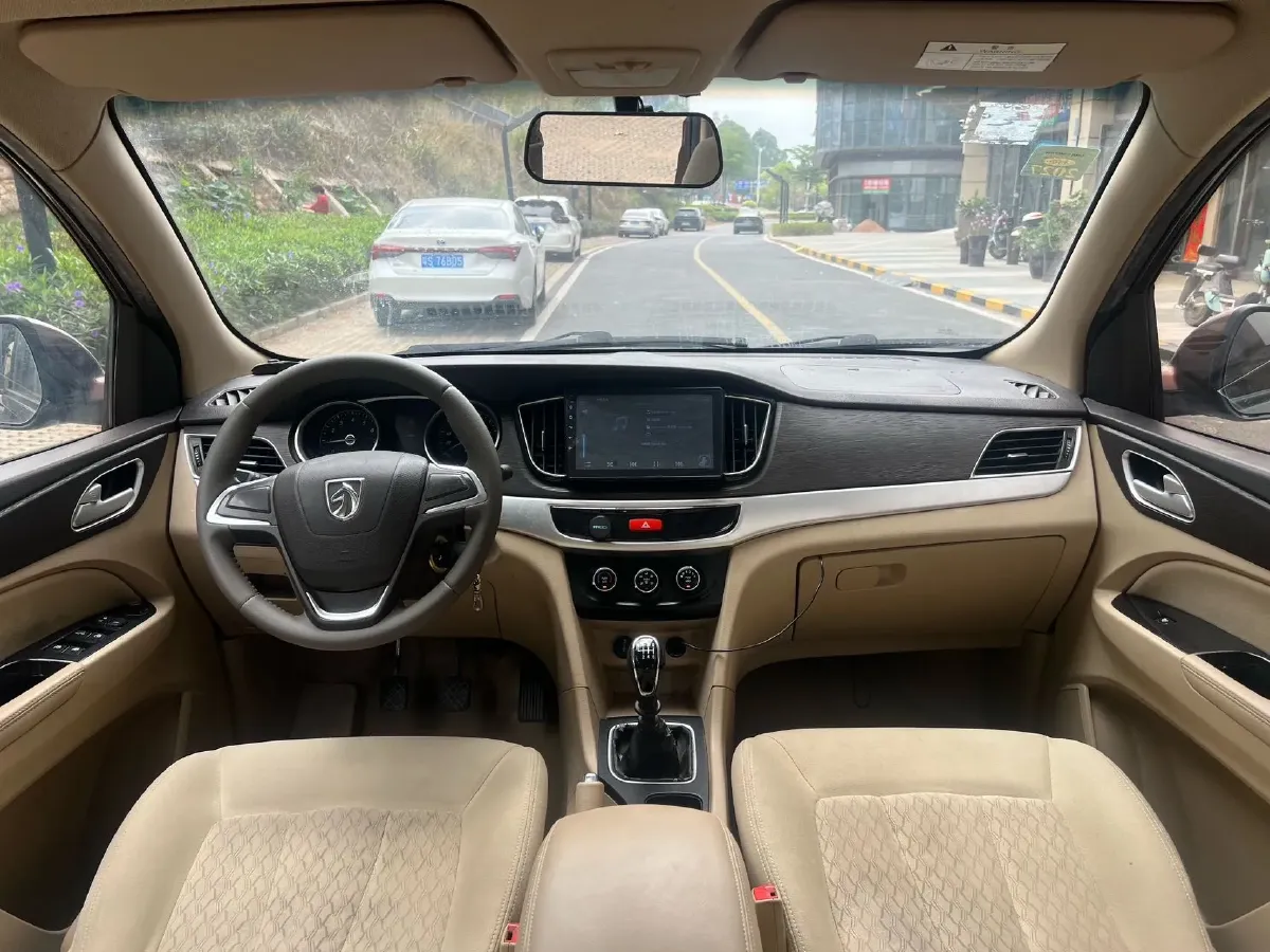 2019 BaoJun 730 1.5L 105HP L4 6MT,autocango,china used car exporter,china ev exporter,chinese used car exporter,chinese used ev exporter