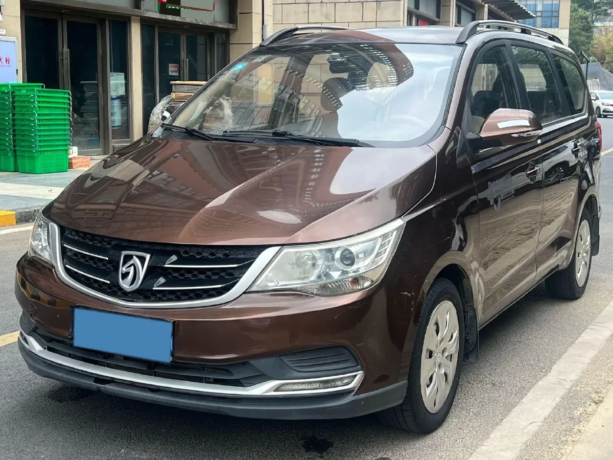 2019 BaoJun 730 1.5L 105HP L4 6MT,autocango,china used car exporter,china ev exporter,chinese used car exporter,chinese used ev exporter