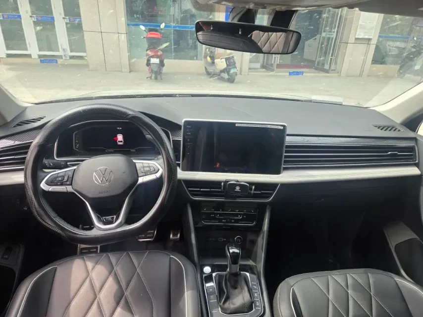 2024 Volkswagen Tiguan L 2.0T 186HP L4 7DCT,autocango,china used car exporter,china ev exporter,chinese used car exporter,chinese used ev exporter