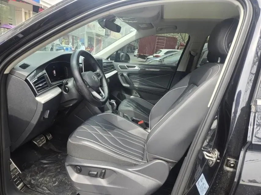 2024 Volkswagen Tiguan L 2.0T 186HP L4 7DCT,autocango,china used car exporter,china ev exporter,chinese used car exporter,chinese used ev exporter