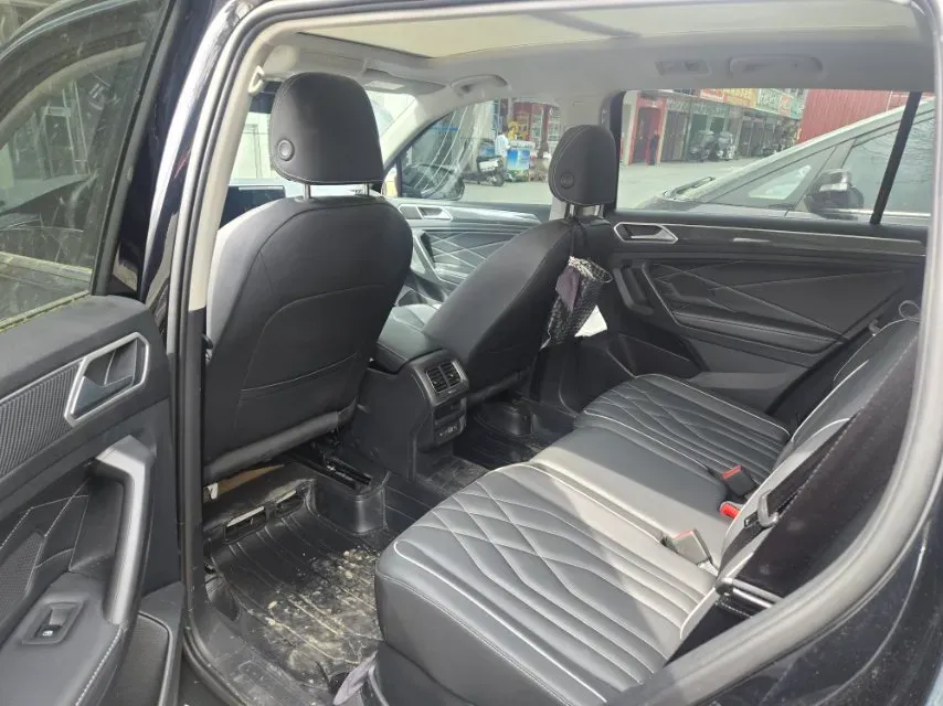 2024 Volkswagen Tiguan L 2.0T 186HP L4 7DCT,autocango,china used car exporter,china ev exporter,chinese used car exporter,chinese used ev exporter